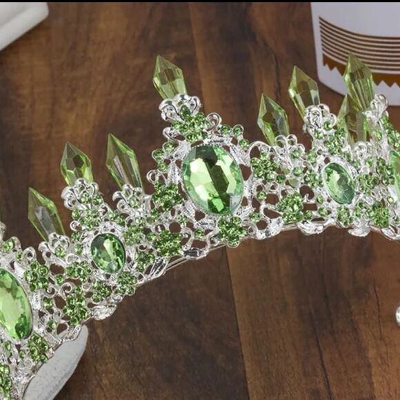 NWOT Green Crystal Tiara - Picture 1 of 4